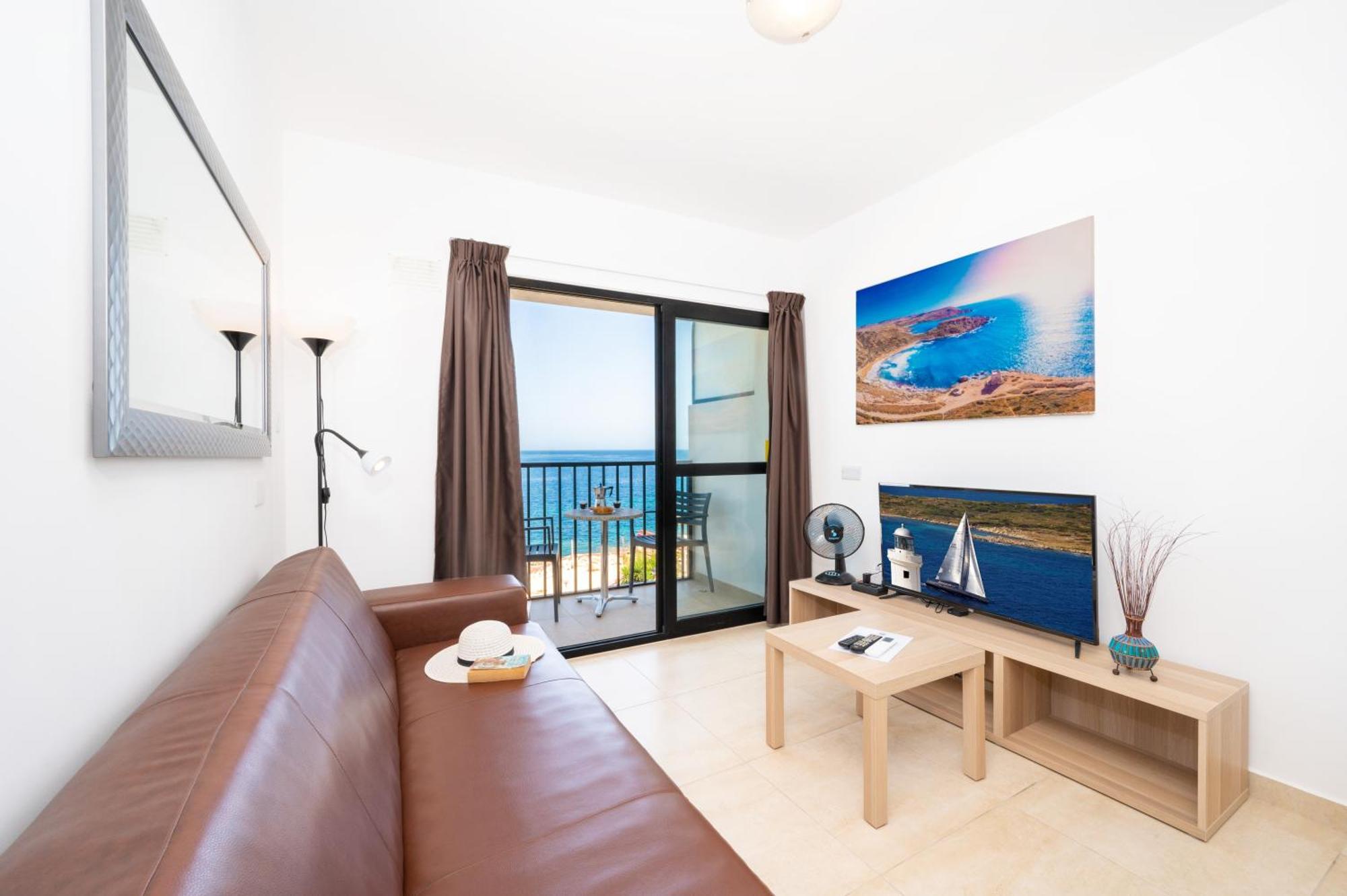 Islet Promenade Seafront Family Apartment With 2 Balconies By Getawaysmalta St. Paul's Bay Exterior photo